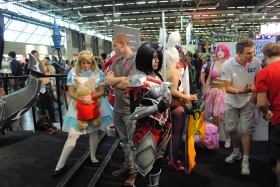 japan_expo_2015_stand_league_of_legend_riot_games_cosplay_fiora (2)