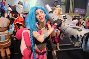 japan_expo_2015_stand_league_of_legend_riot_games_cosplay_jinx (2)