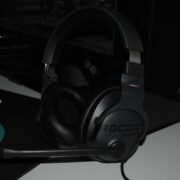 Quand ROCCAT allie performances, sobriété et pure beauté, ça donne le KHAN AIMO Quand ROCCAT allie performances, sobriété et pure beauté, ça donne le KHAN AIMO